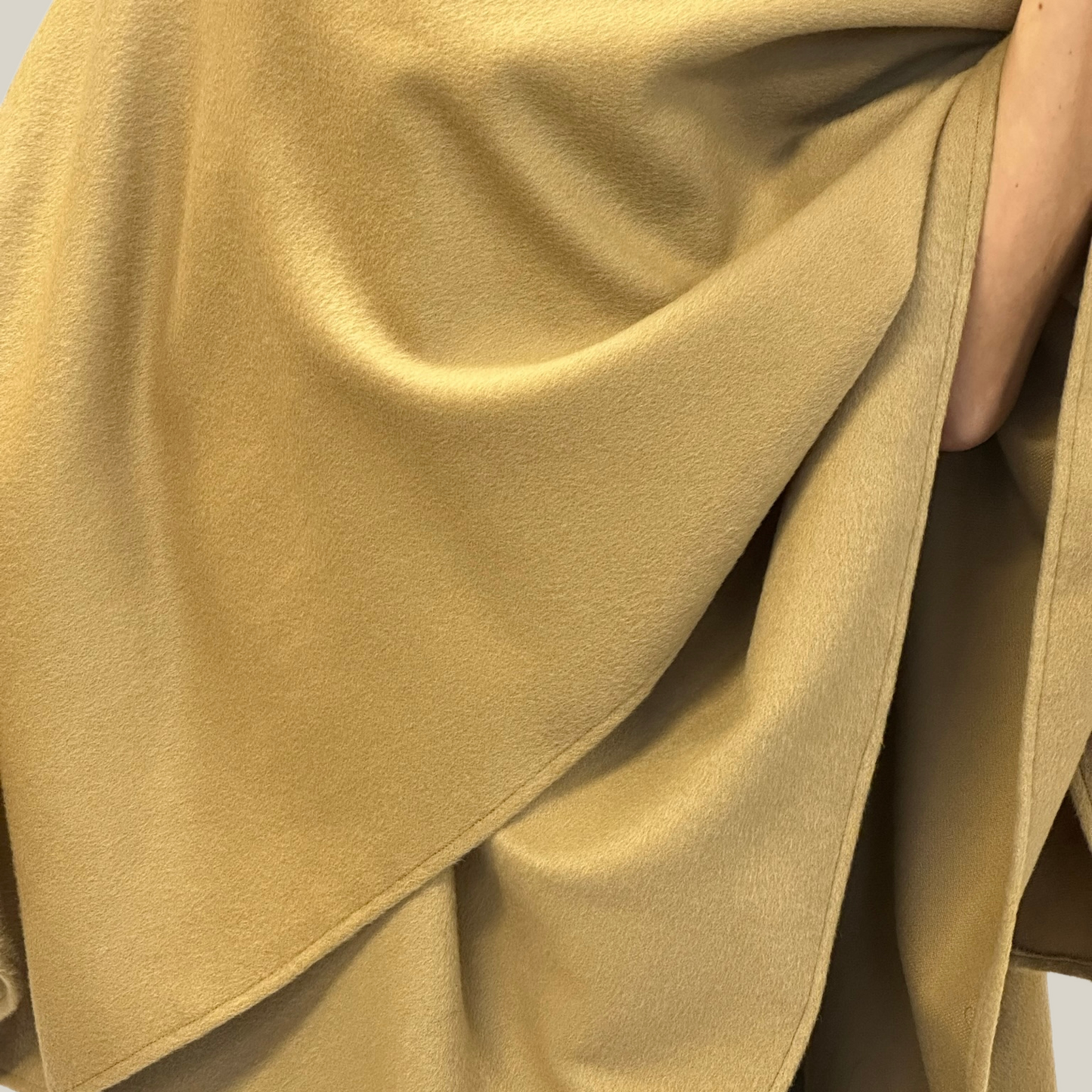 Capa Daniela Corta Beige