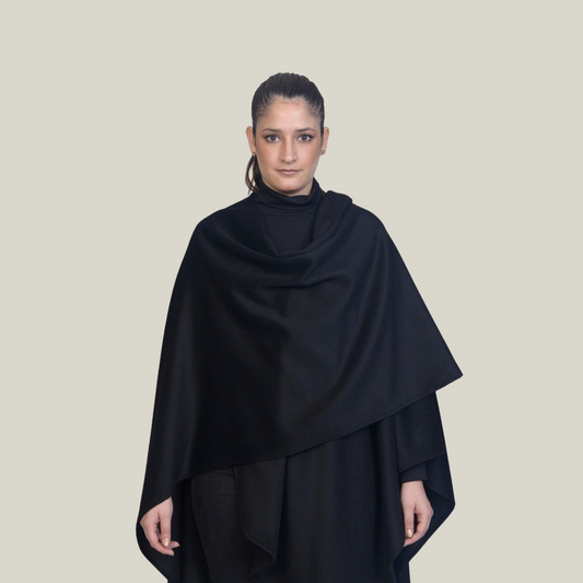 Capa Daniela Larga Negro